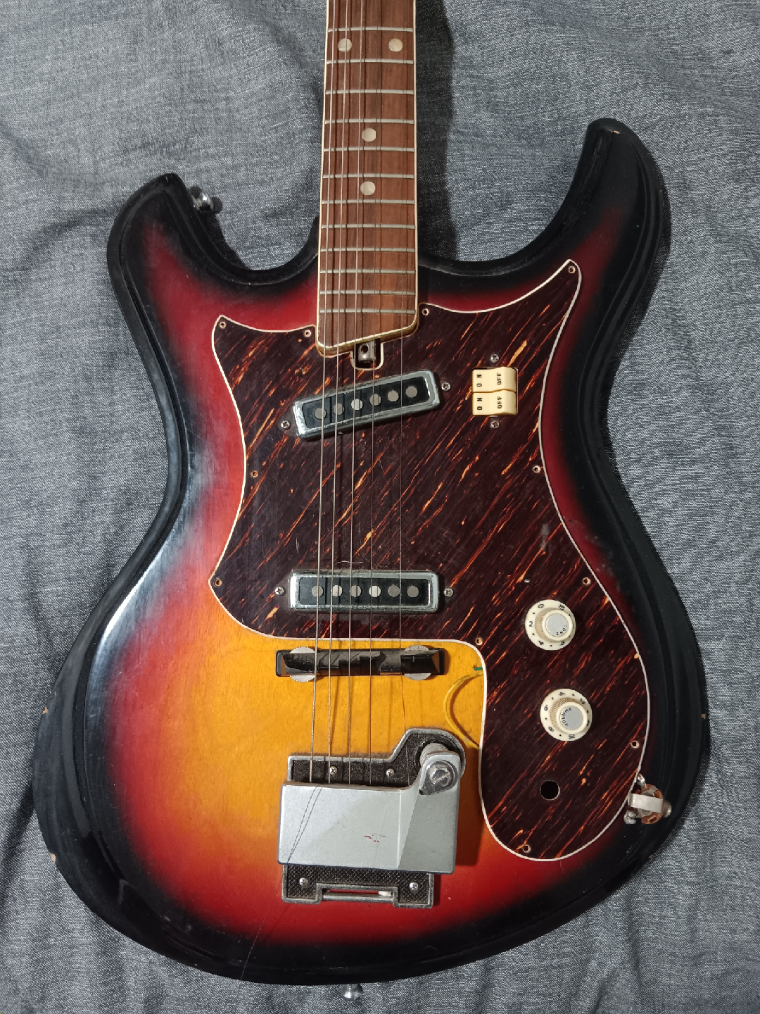 Vintage Electric Guitar - Sunburst Finish - photo 2