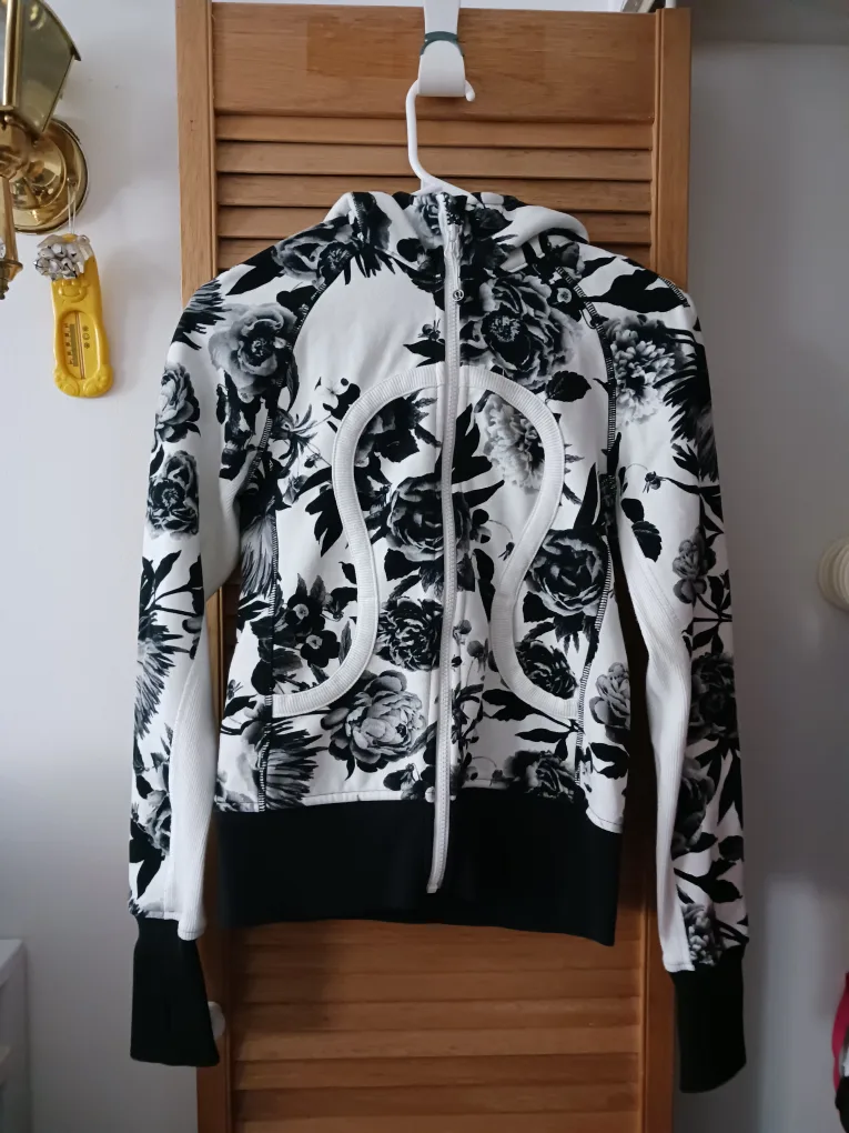 Lululemon Athletica Floral Hoodie - Size 4 thumbnail