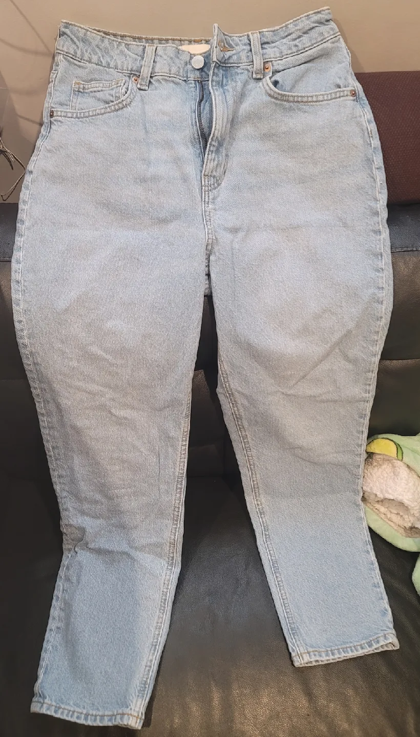 H&M Light Wash Denim Jeans - Size 8 image indicator(3)