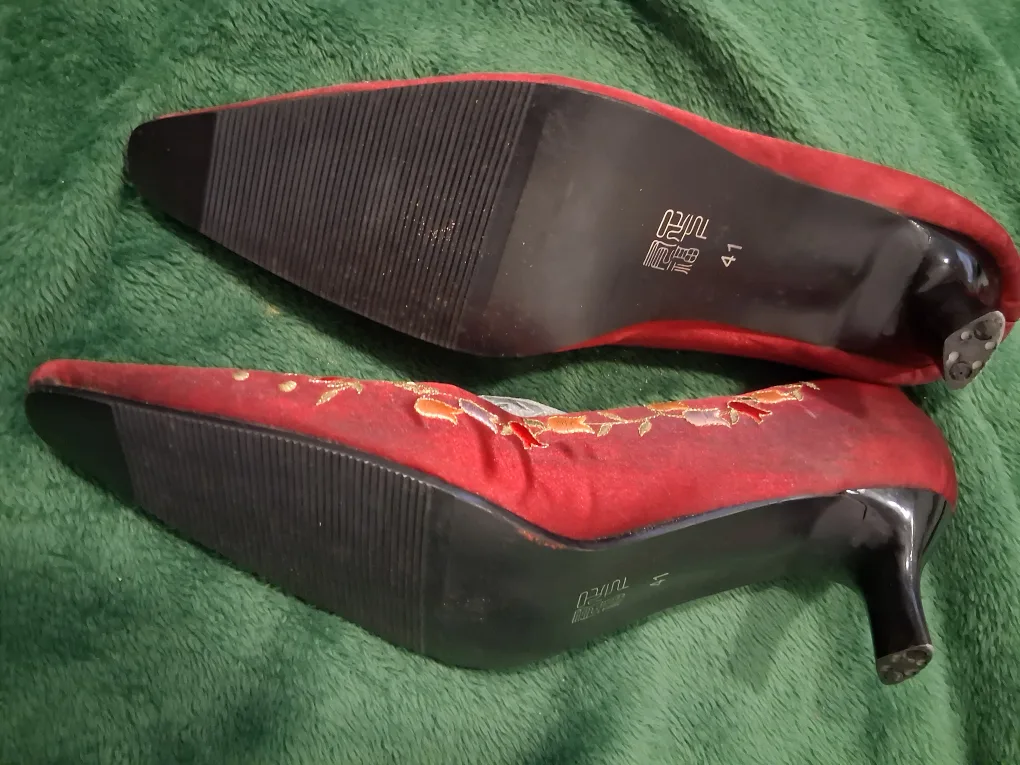 Red Embroidered Heels - Size 10 image indicator(2)