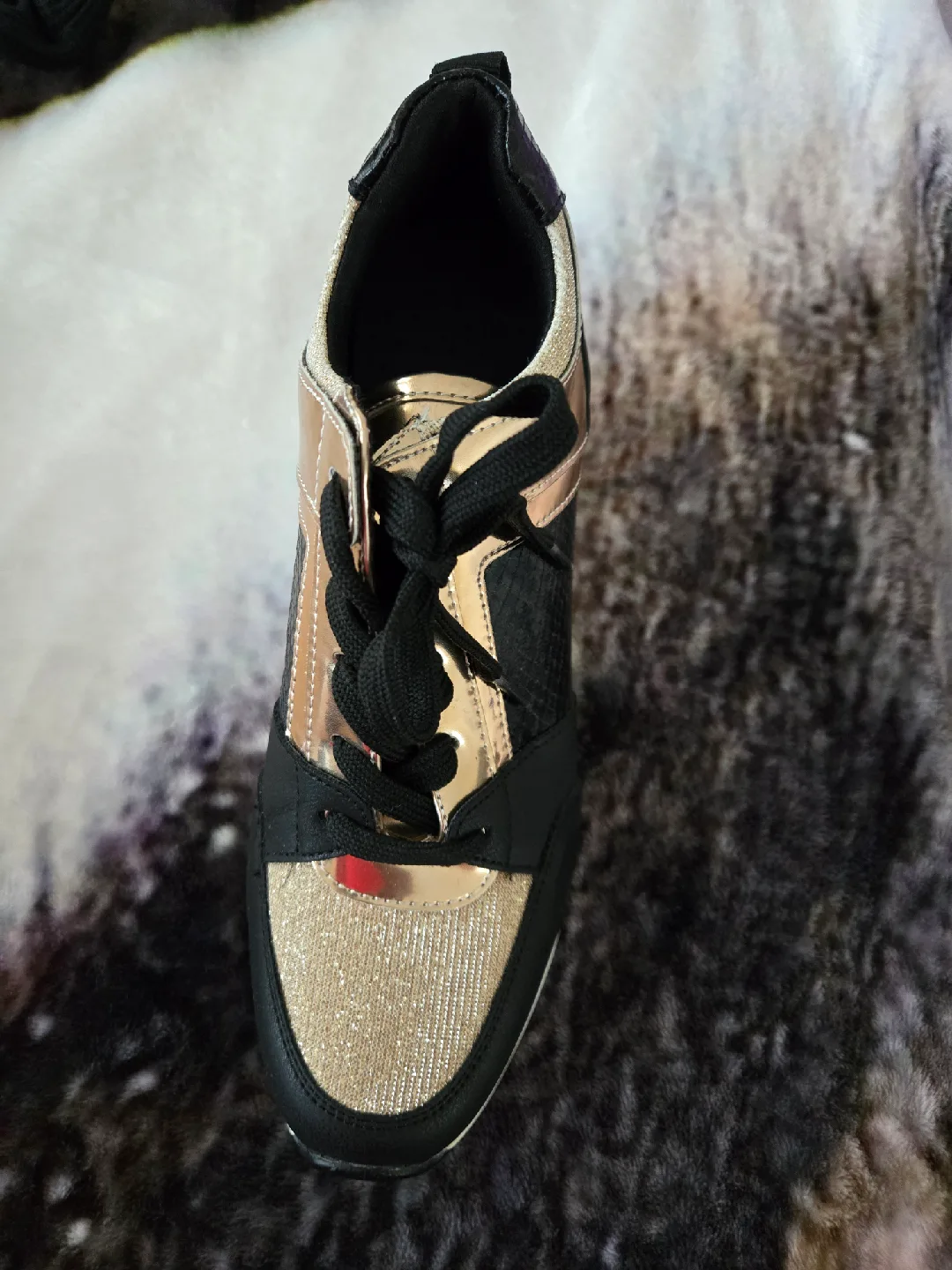 Black & Gold Fashion Sneakers image indicator(4)