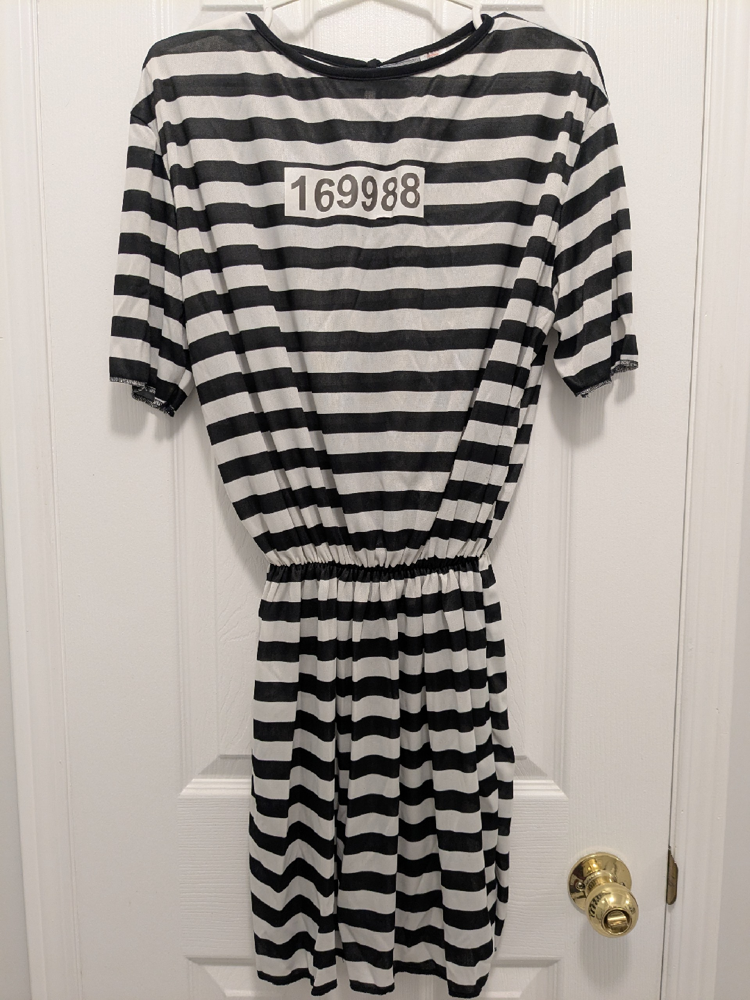 Girl Prisoner Costume & ball and chains 🥕 - photo 3