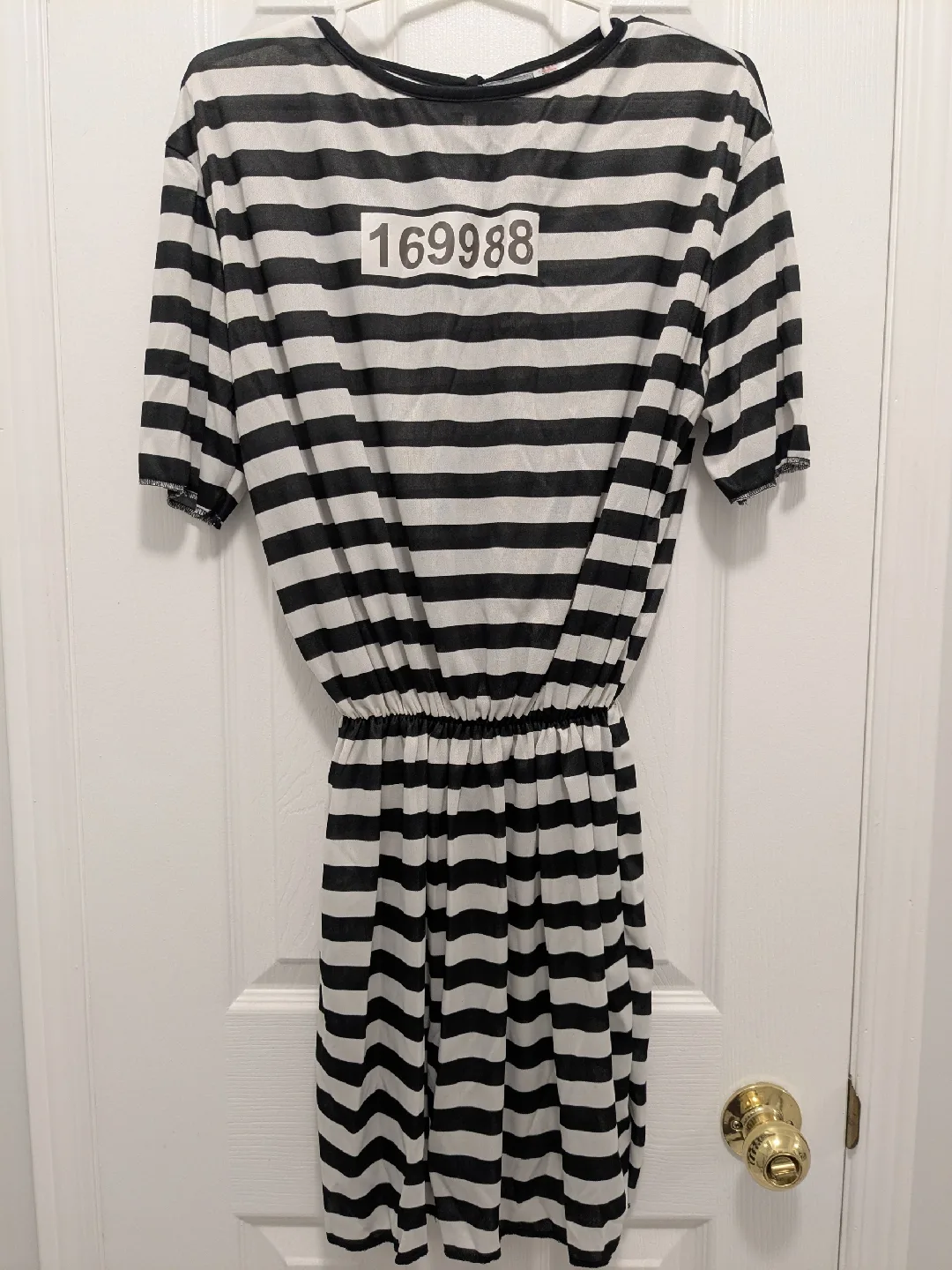 Girl Prisoner Costume & ball and chains 🥕 image indicator(3)