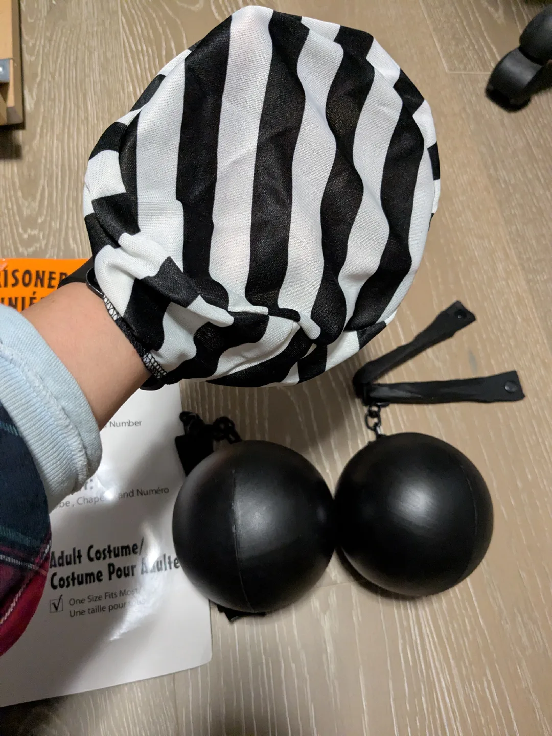 Girl Prisoner Costume & ball and chains 🥕 image indicator(7)