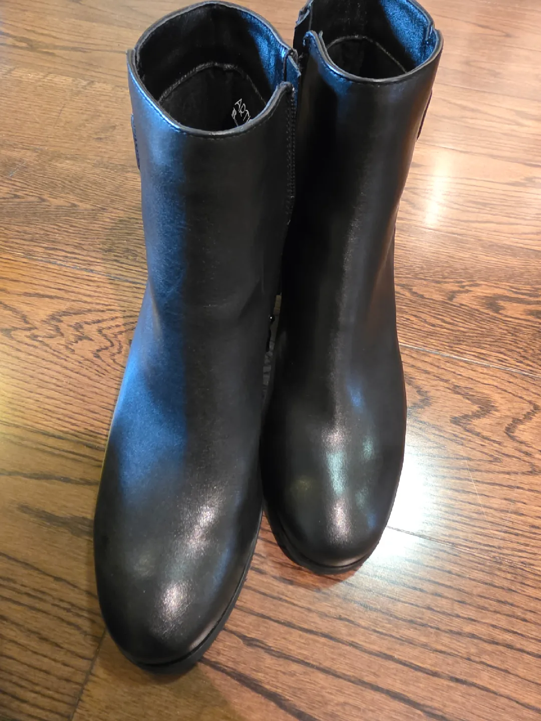 Artica Black Leather Ankle Boots - Size 8 image indicator(4)