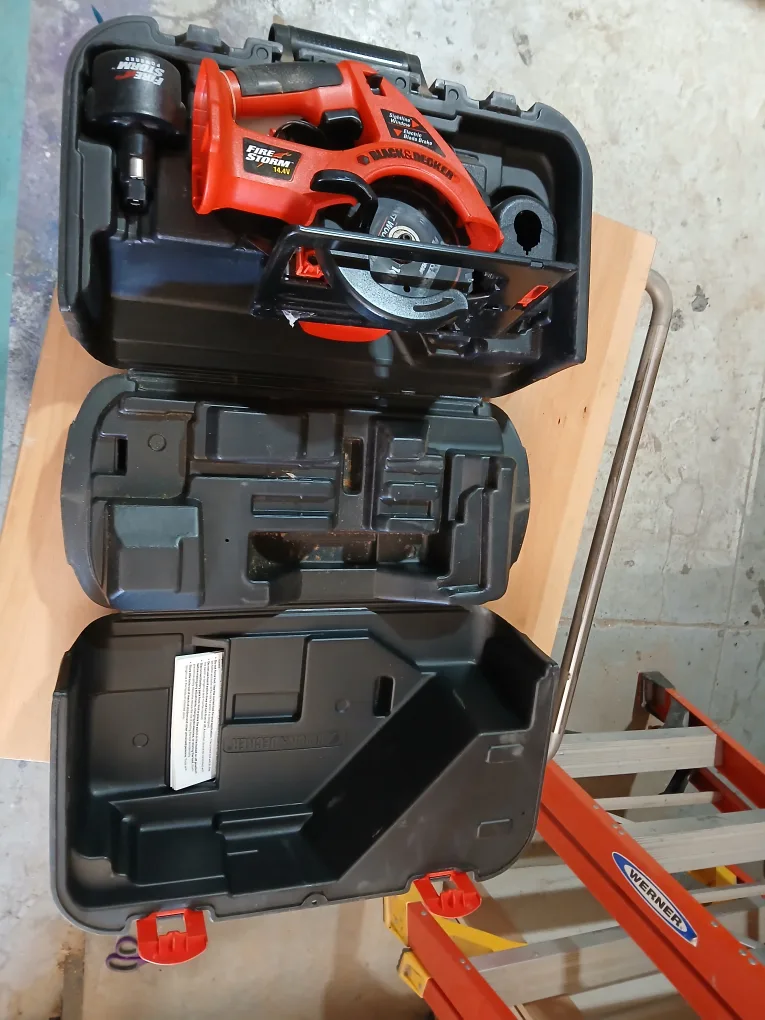 Black & Decker Firestorm 14.4V Saw w/ Case image indicator(4)