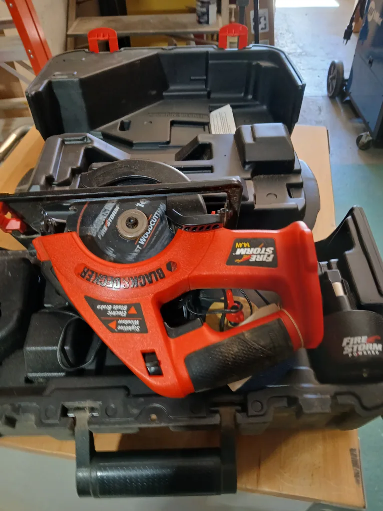 Black & Decker Firestorm 14.4V Saw w/ Case image indicator(5)