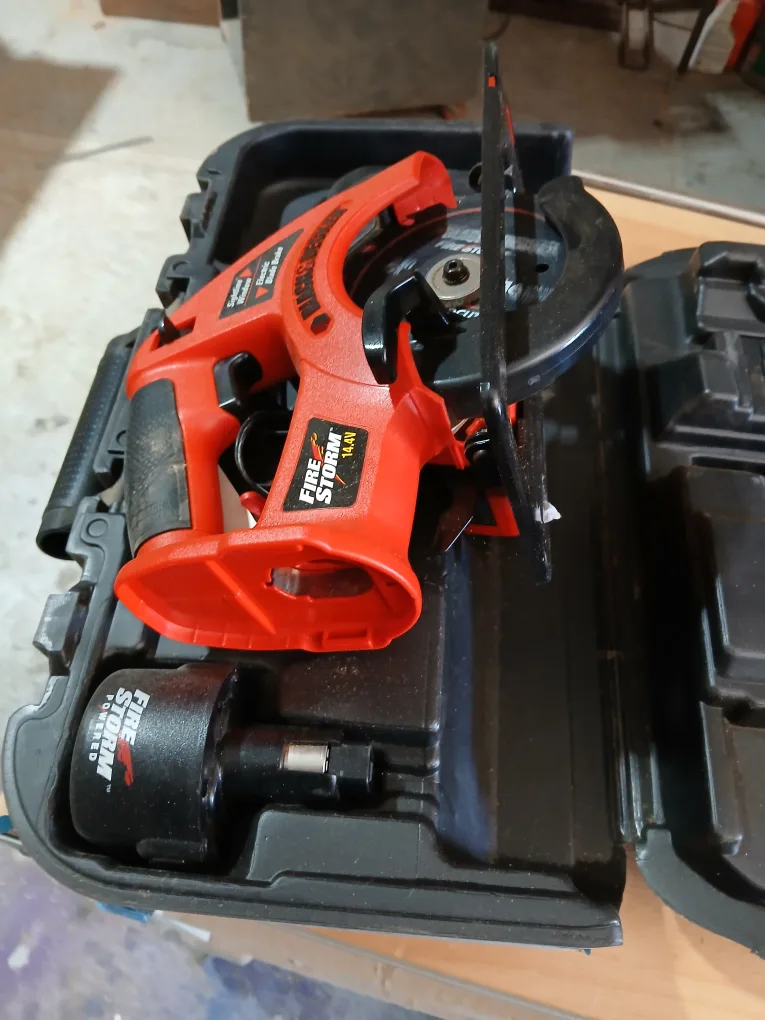 Black & Decker Firestorm 14.4V Saw w/ Case image indicator(6)