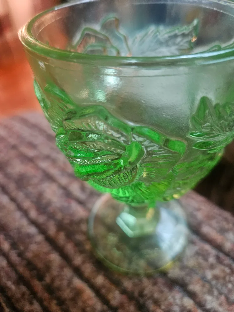 VTG Madonna  Inn Green Uranium  Gablet image indicator(2)