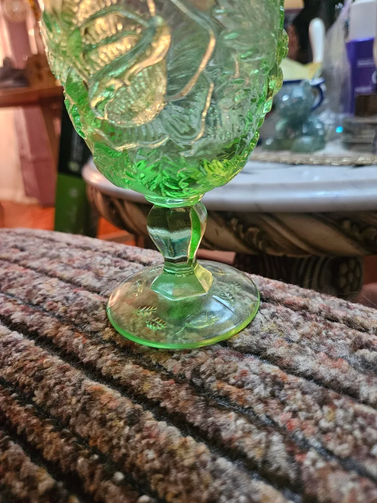 VTG Madonna  Inn Green Uranium  Gablet image indicator(3)