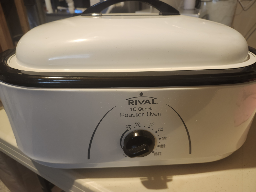 Rival 18 Quart Roaster Oven - White
