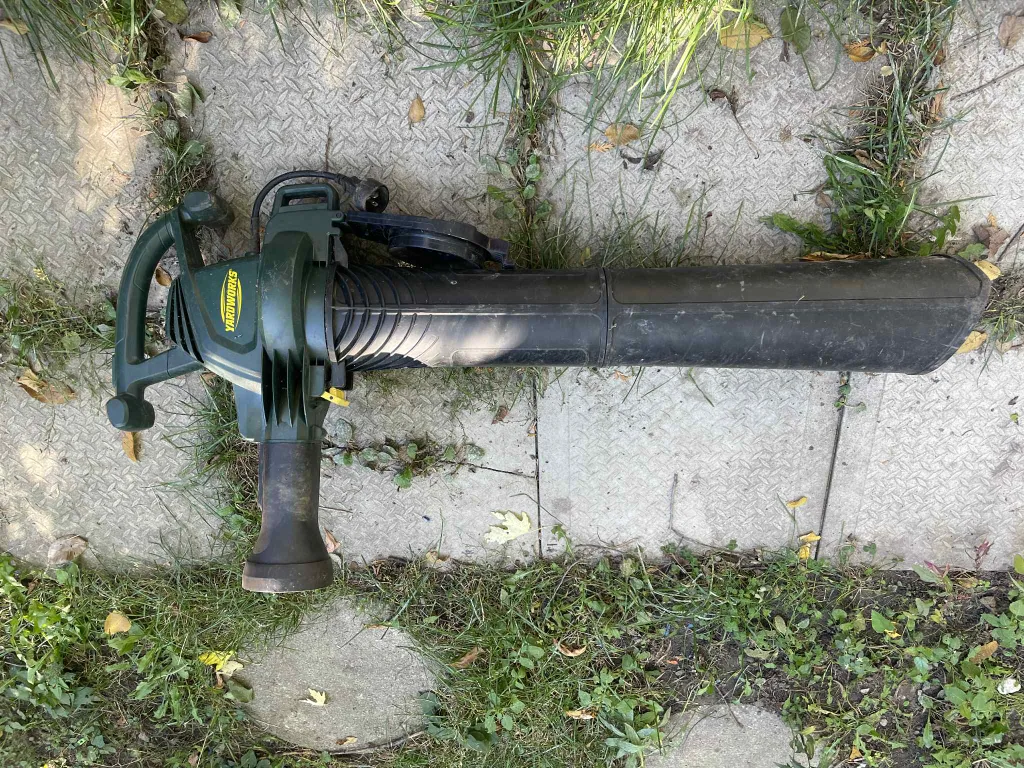 Yardworks Leaf Blower thumbnail