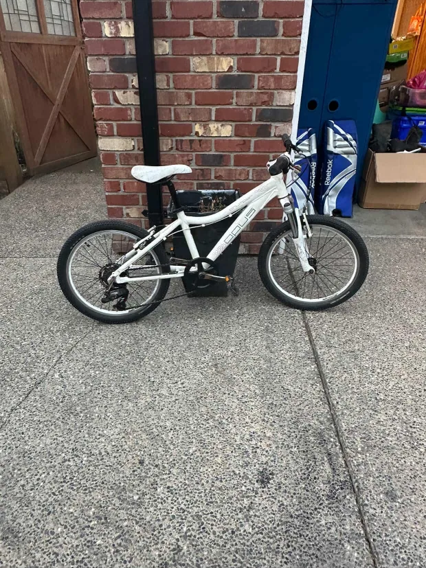 Opus Kids' Thumper Bike - White image indicator(2)