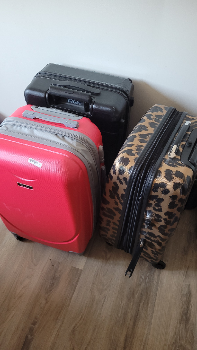 Three Used Suitcases 23 km - photo 2