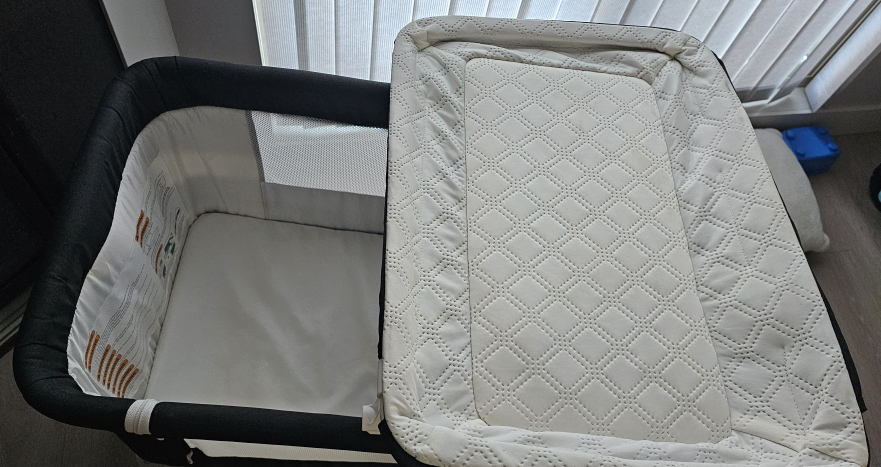🥕Baby Bassinet with Wheels, Changing Station, and Storage