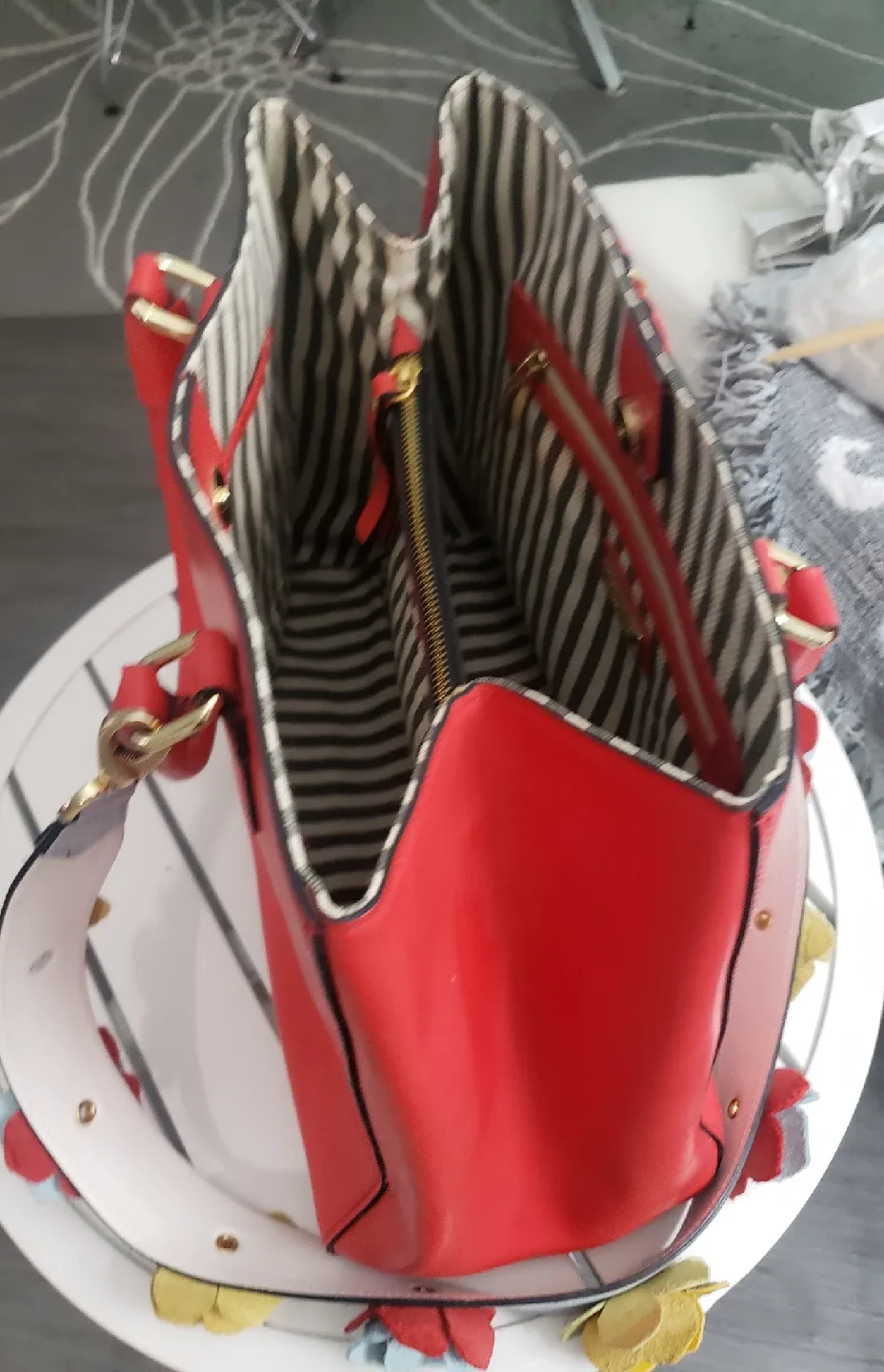 ABElUCCI , Red  Woman 's Tote bag . image indicator(4)