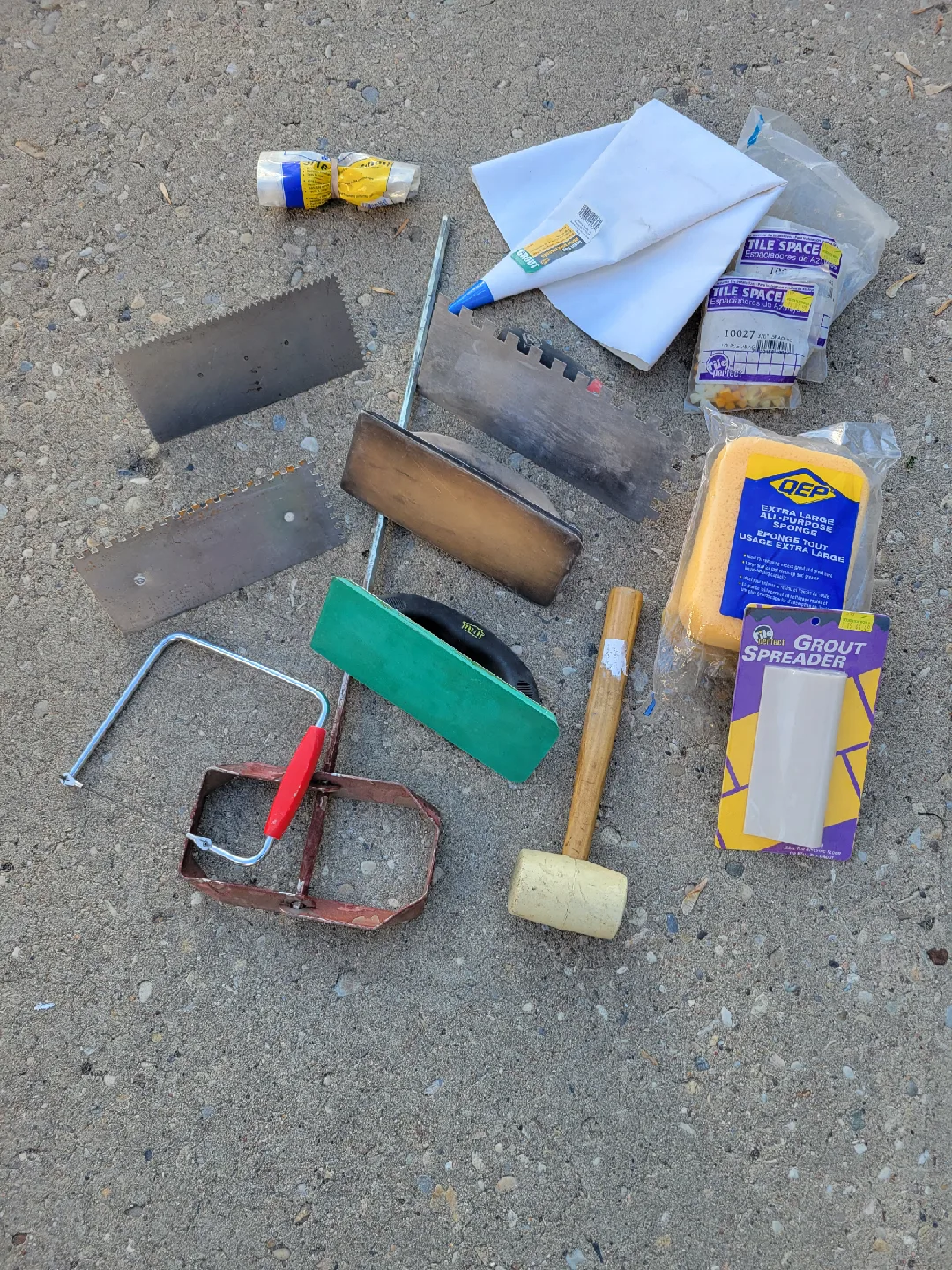 Tile Installation Tools - Spacers, Trowels, Sponge
