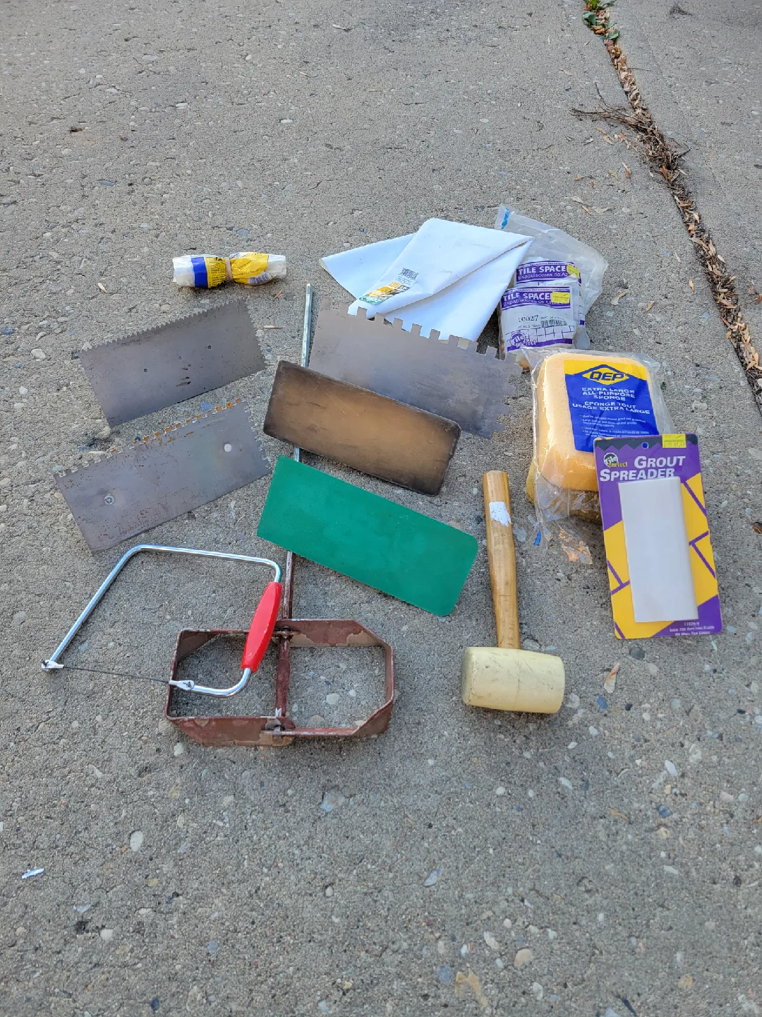 Tile Installation Tools - Spacers, Trowels, Sponge image indicator(2)