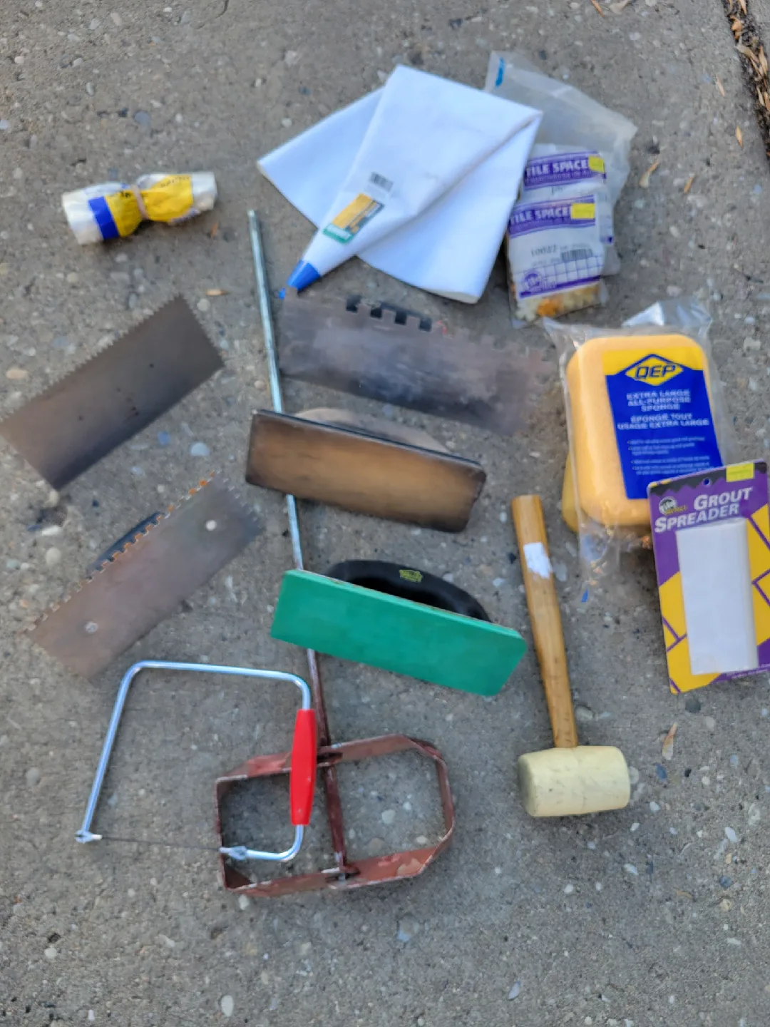 Tile Installation Tools - Spacers, Trowels, Sponge image indicator(3)