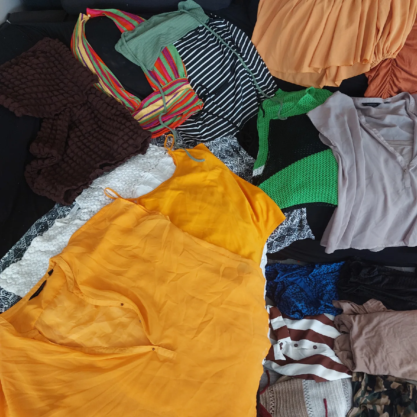 Mixed Lot of Women's Pants, Leggings, tops and dresses image indicator(6)