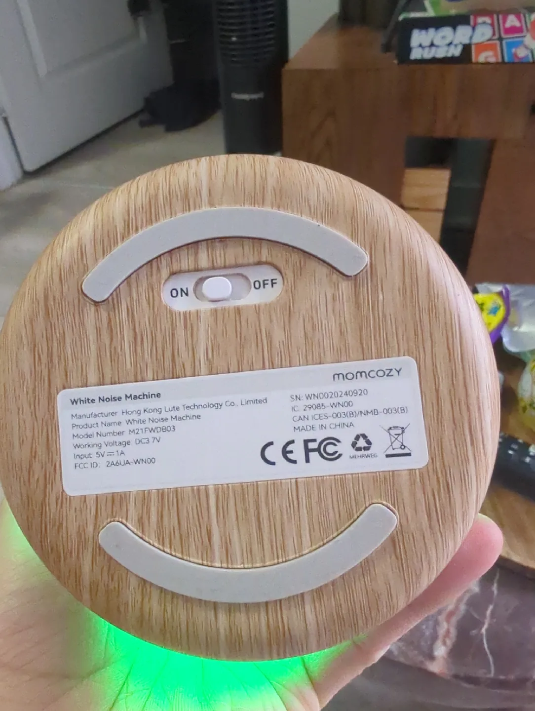 momcozy White Noise Machine image indicator(3)