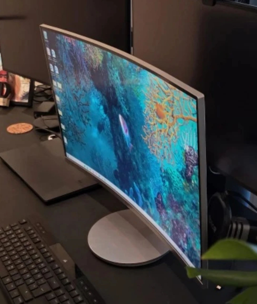 Samsung Curved Monitor - photo 2