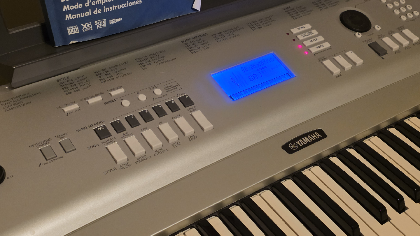 Yamaha Portable Grand DGX-220 Keyboard - photo 3