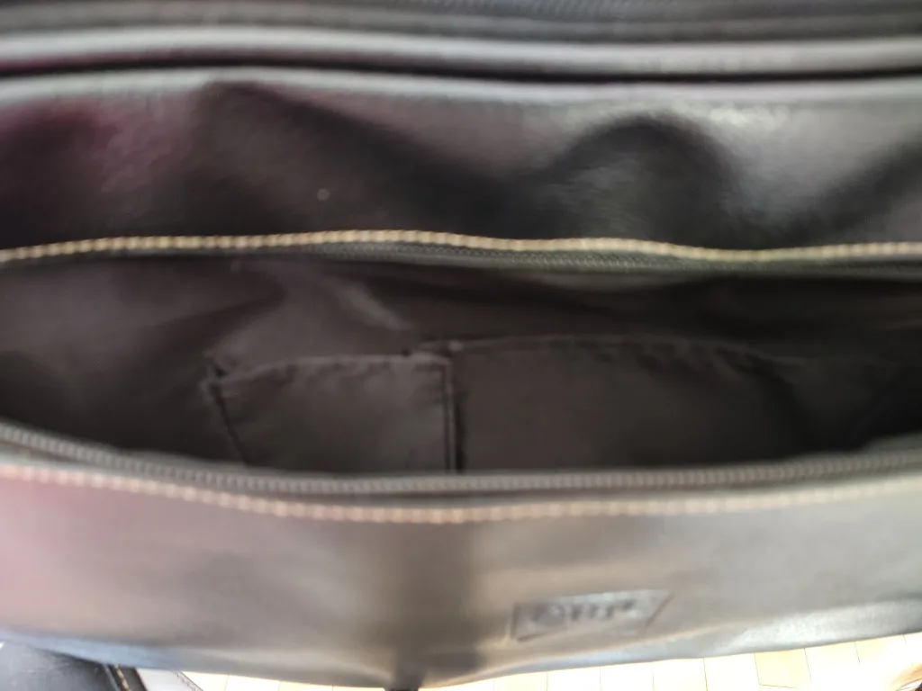 Gorgeous Executive Laptop Bag – Rare CIBC Edition image indicator(3)