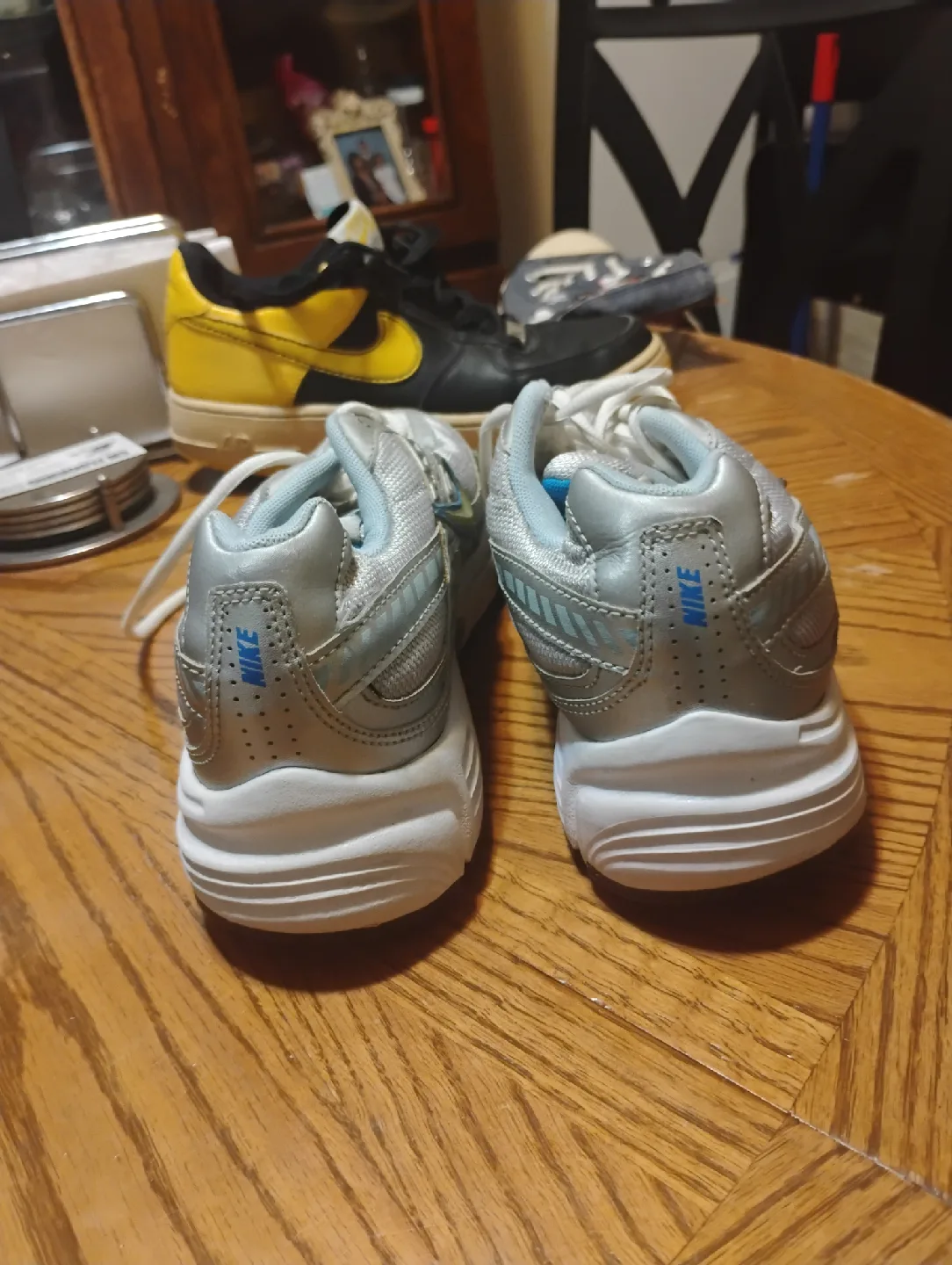 Nike sneakers size 7 image indicator(4)