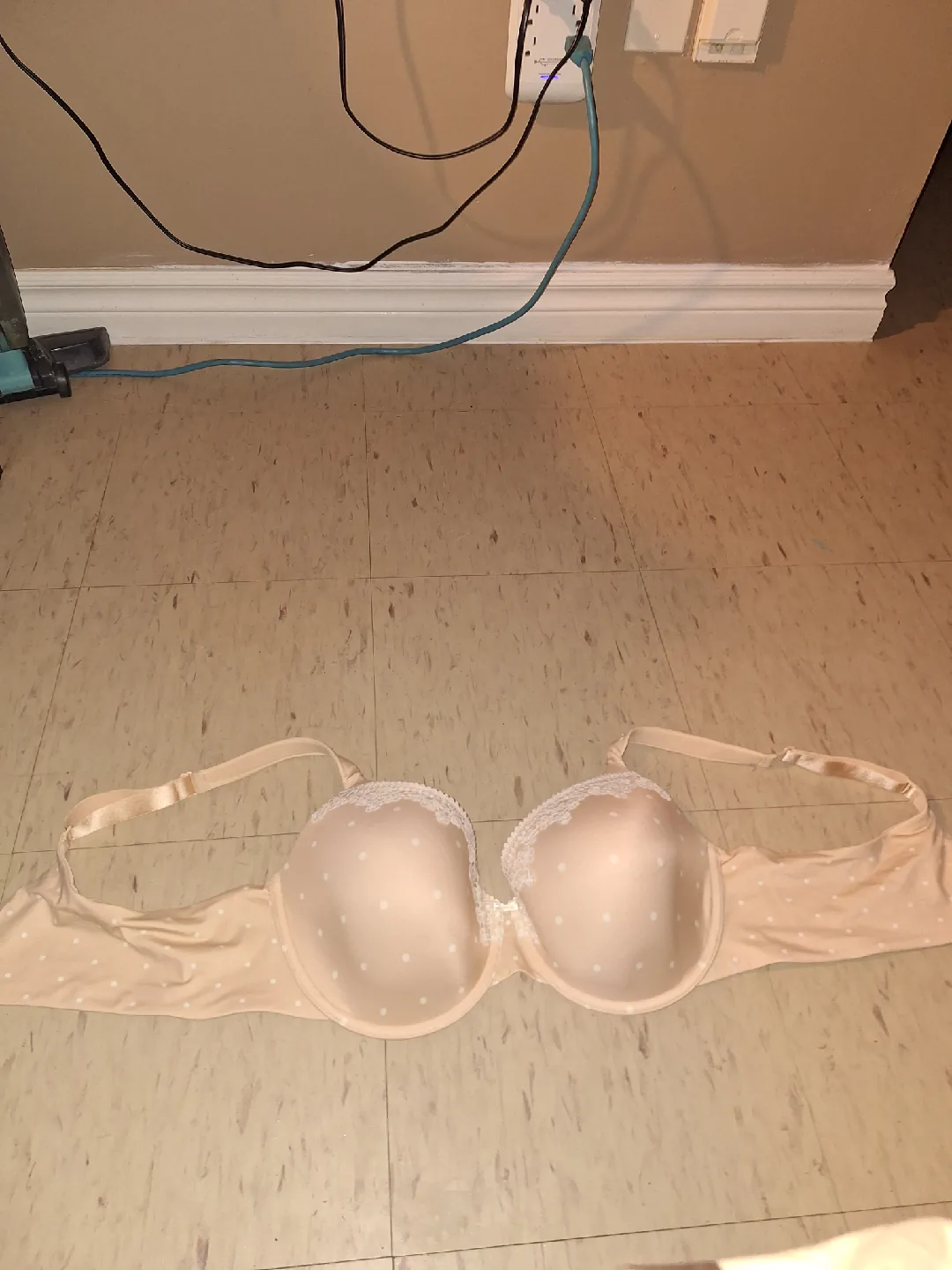 Déesse 42DD Bra - Beige with Polka Dots image indicator(4)