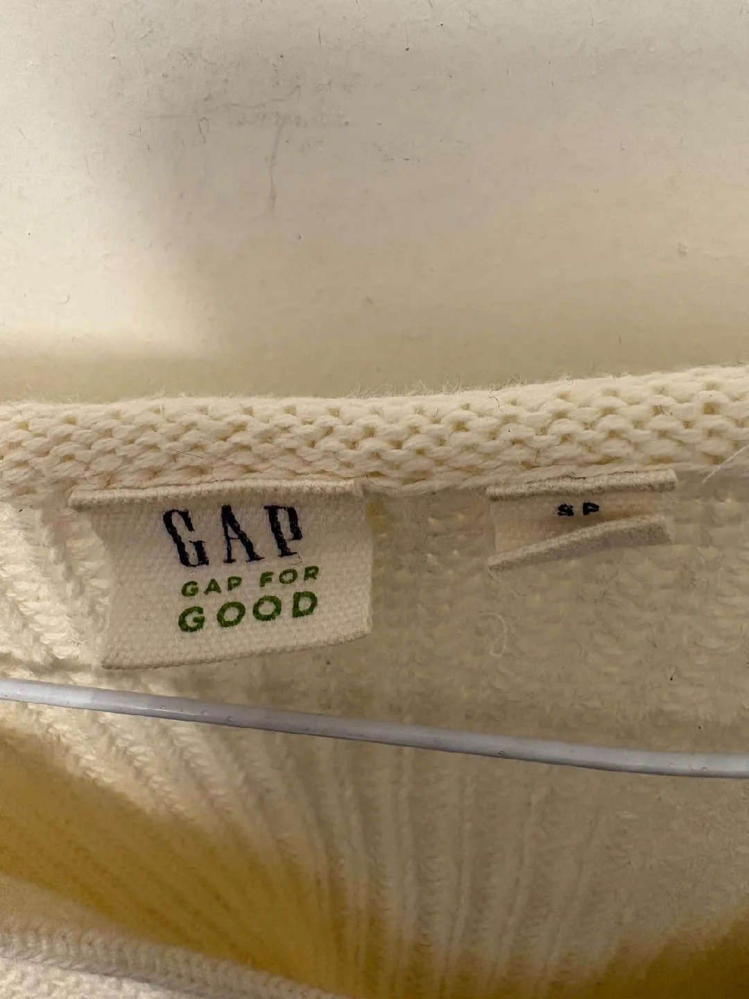 GAP Cream Knit Sweater image indicator(2)