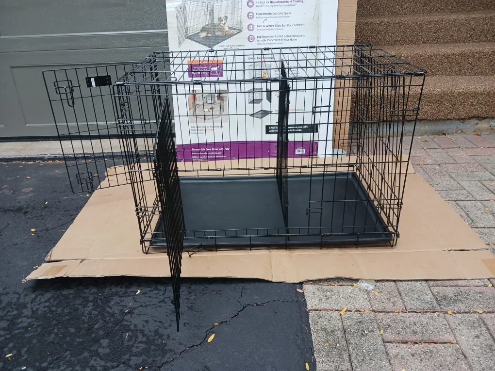 Dog Crate Large 24' x 36' image indicator(3)