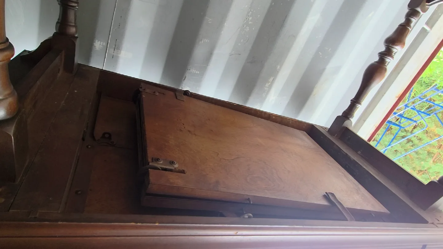 Antique Wooden Extendable Dining Table image indicator(4)