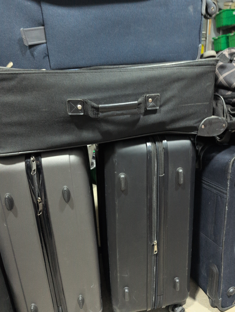 Mixed Lot of Used Luggage - photo 2