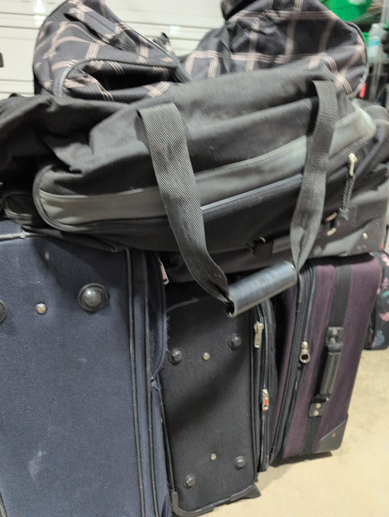 Mixed Lot of Used Luggage - photo 3