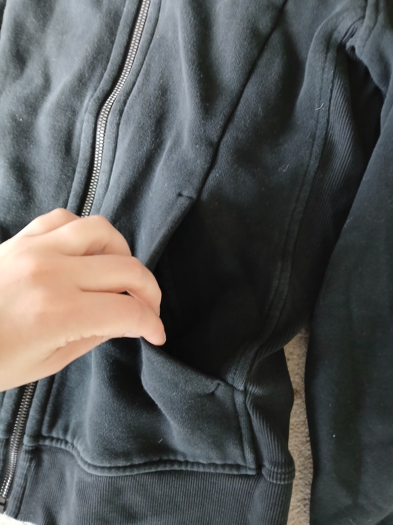 🆓️ Lululemon black zip up, size small (S) #freecycle 🥕 - photo 3