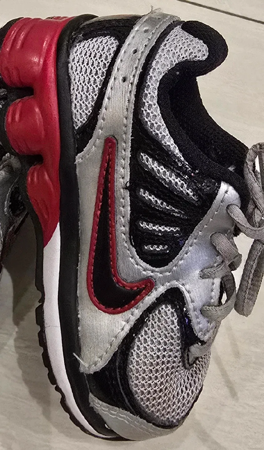 Cute Little Nike Kids Running Shoes! - Size 6 image indicator(2)