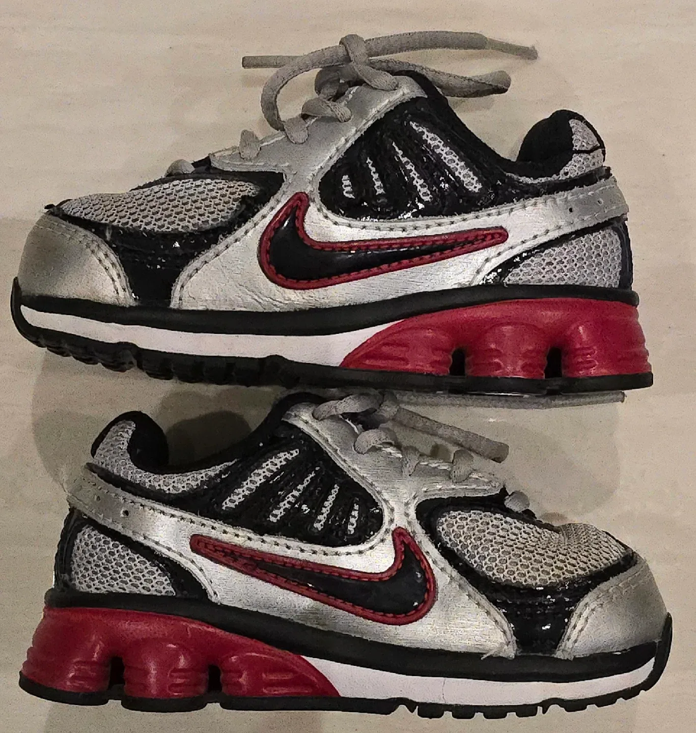 Cute Little Nike Kids Running Shoes! - Size 6 image indicator(4)