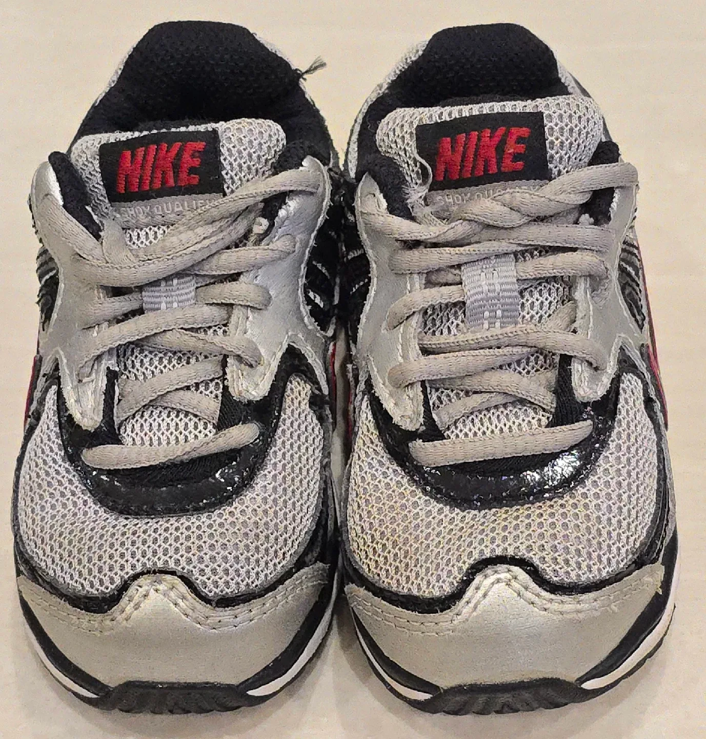 Cute Little Nike Kids Running Shoes! - Size 6 image indicator(5)