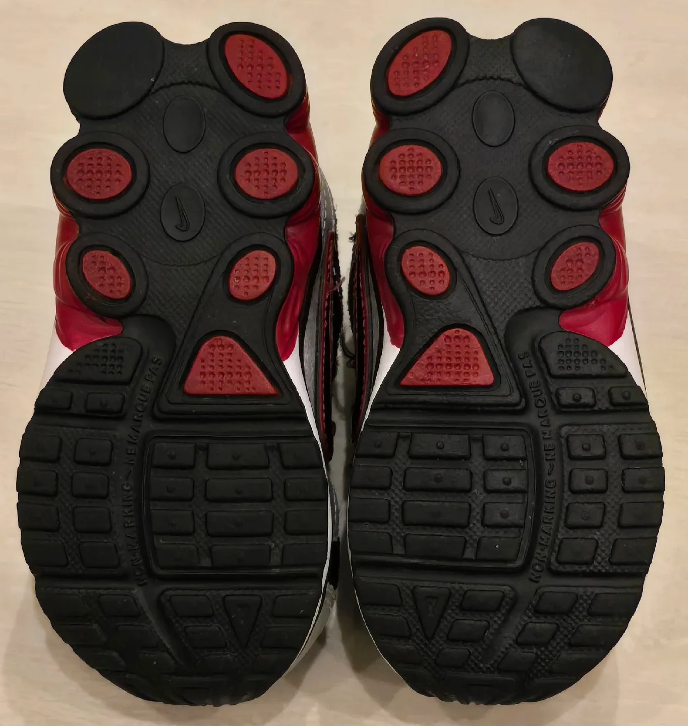 Cute Little Nike Kids Running Shoes! - Size 6 image indicator(7)