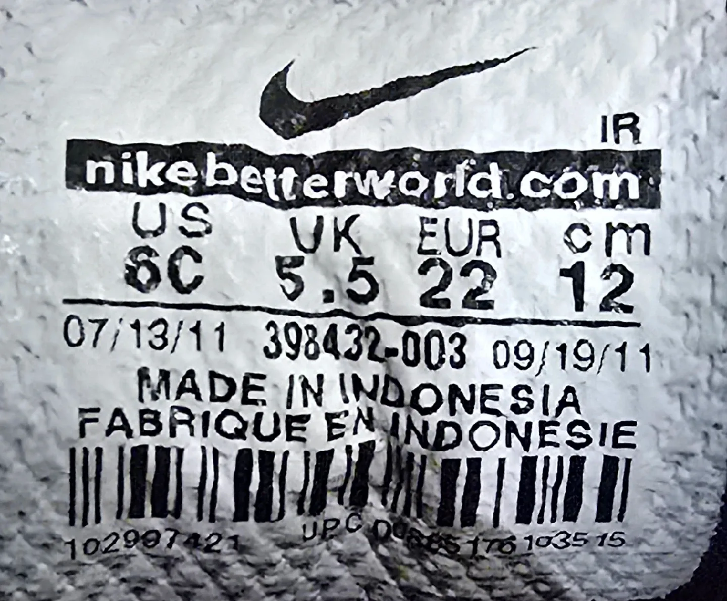 Cute Little Nike Kids Running Shoes! - Size 6 image indicator(8)