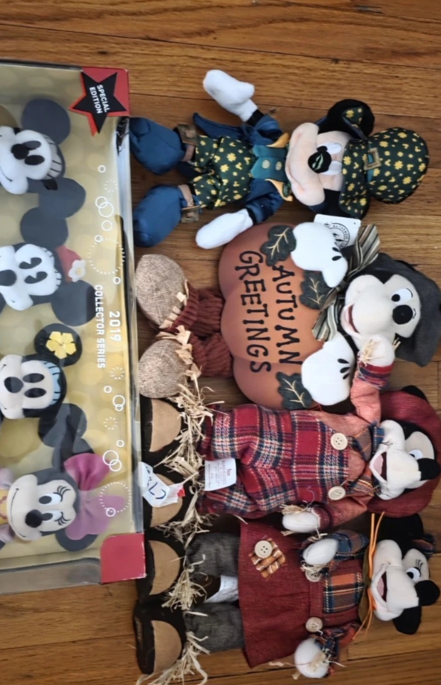 Disney Mickey & Minnie Mouse Plush Collection - photo 2