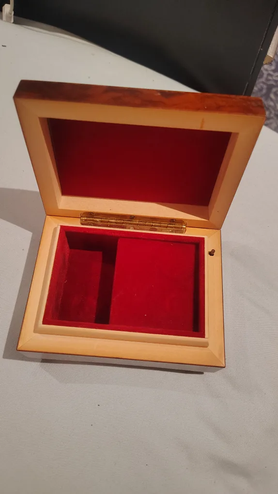 Notturno inlaid wood music box image indicator(2)