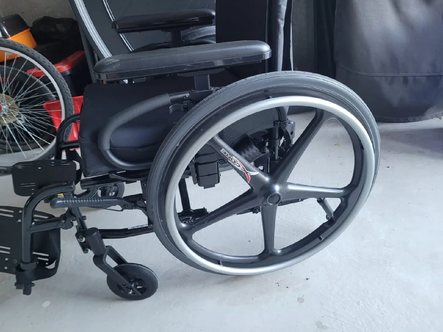 Jay Ion Wheelchair - Black image indicator(2)