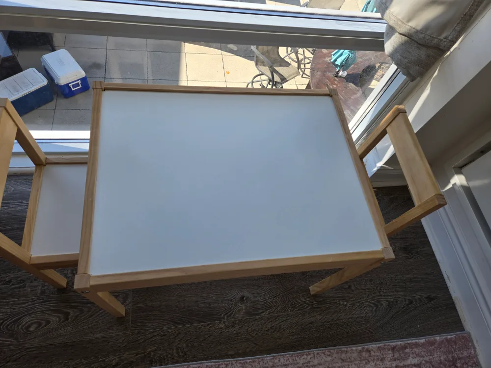 Kids table and 2 chairs image indicator(2)