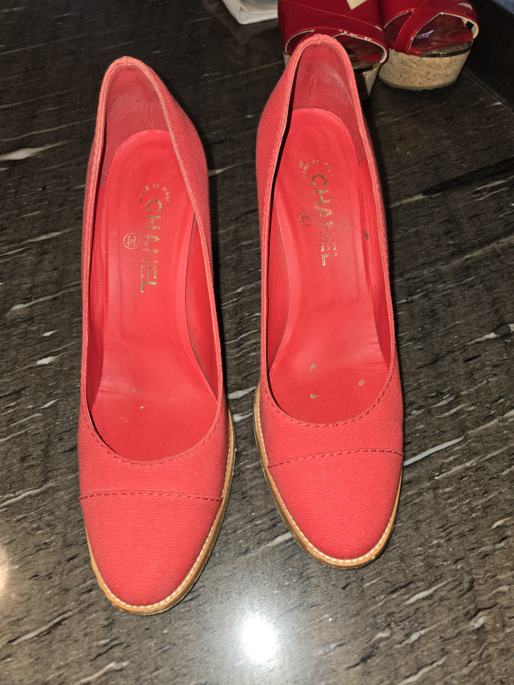 Chanel Red Wedge Heels - photo 2