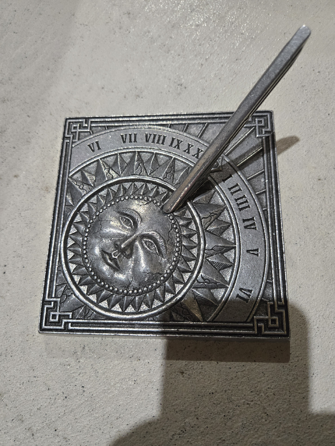 Vintage Sun Dial🥕