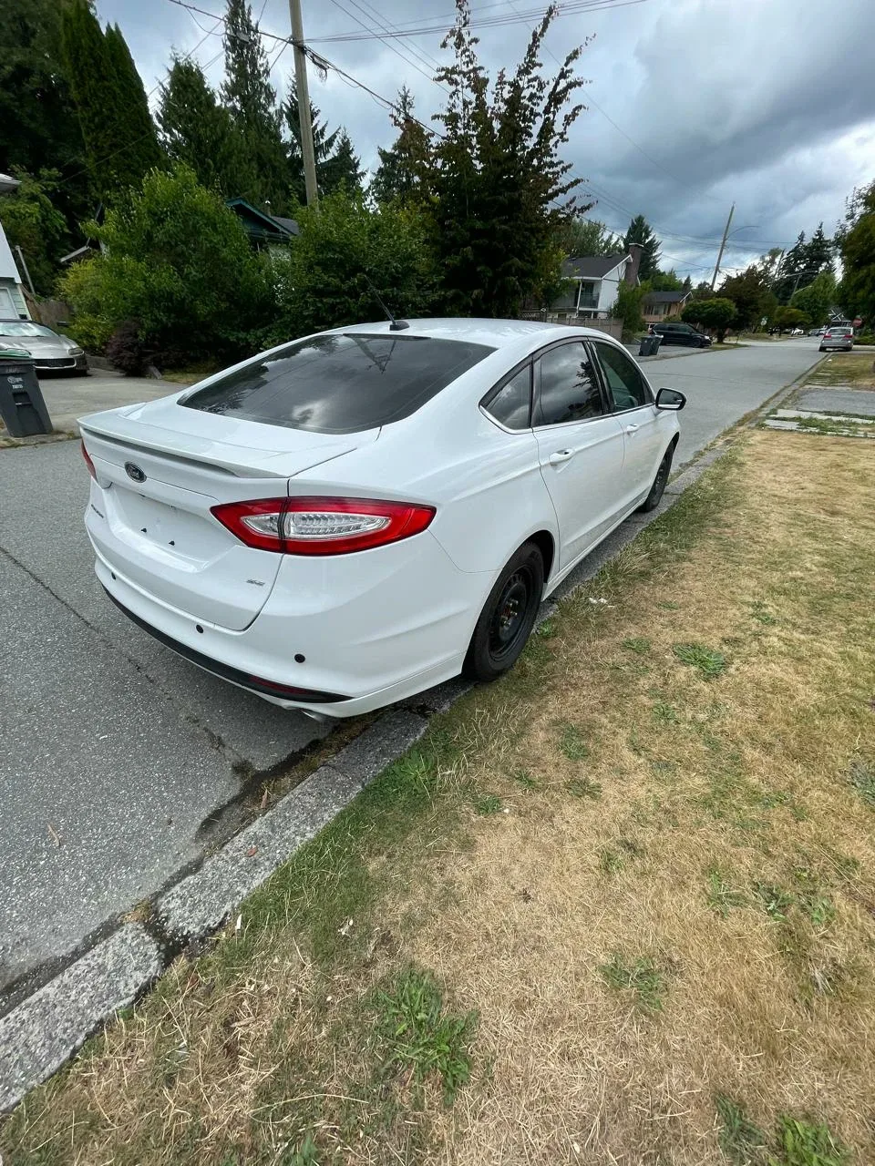 2015 White Ford Fusion Sedan image indicator(6)