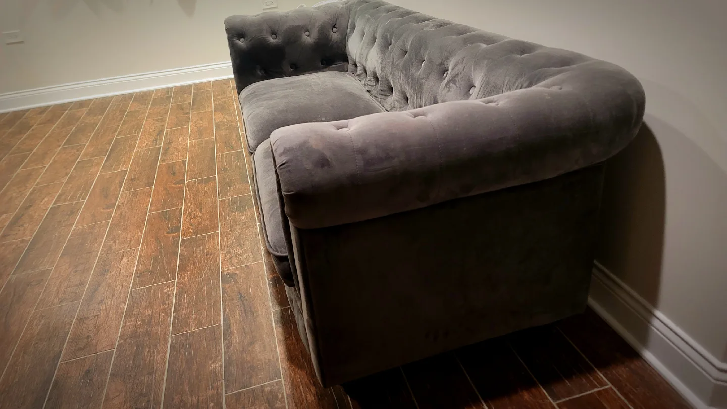 Tufted, Rolled-back Chesterfield Sofa/Couch image indicator(2)