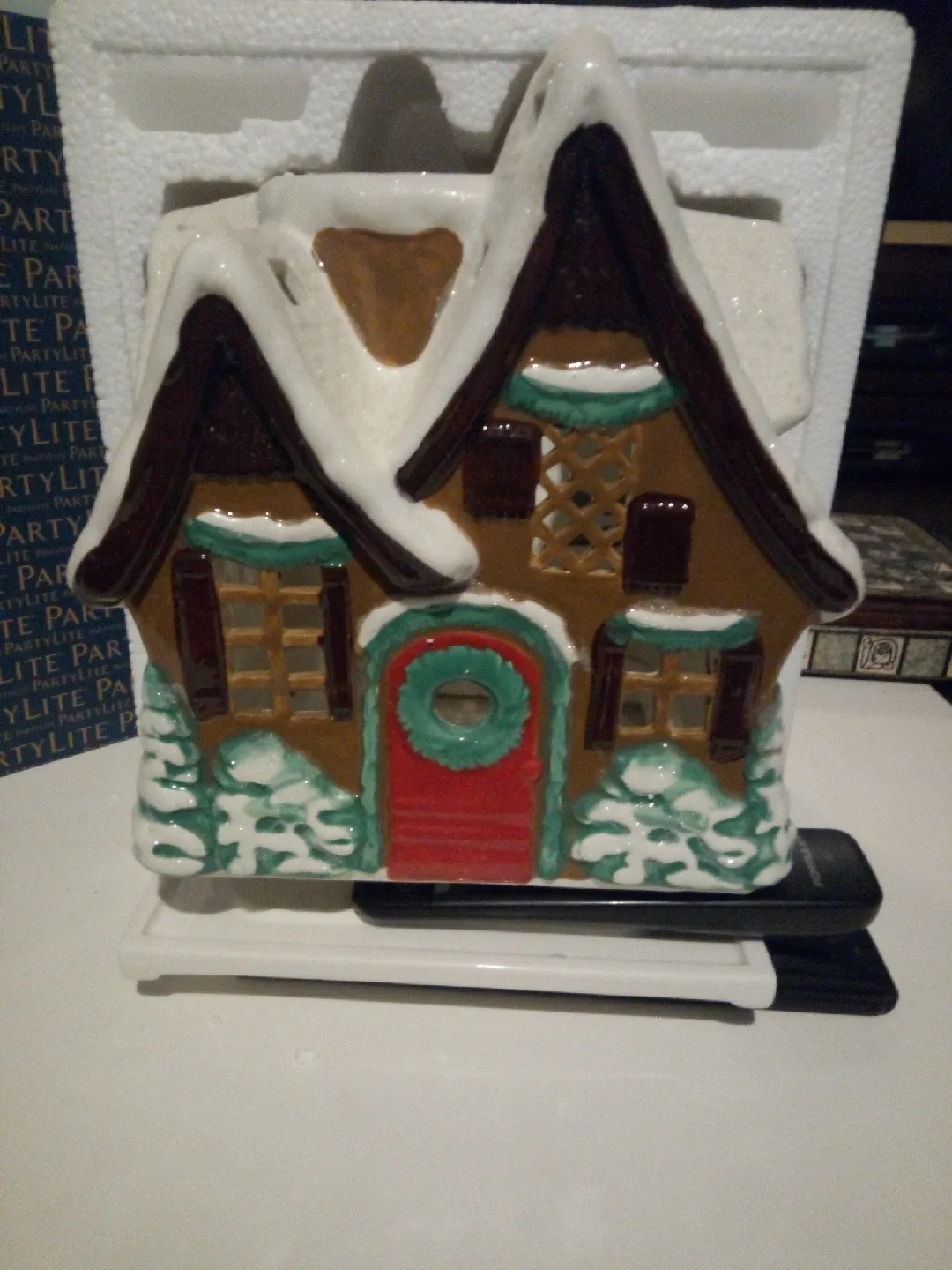Partylite Alpine Village House Tealight Holder image indicator(2)